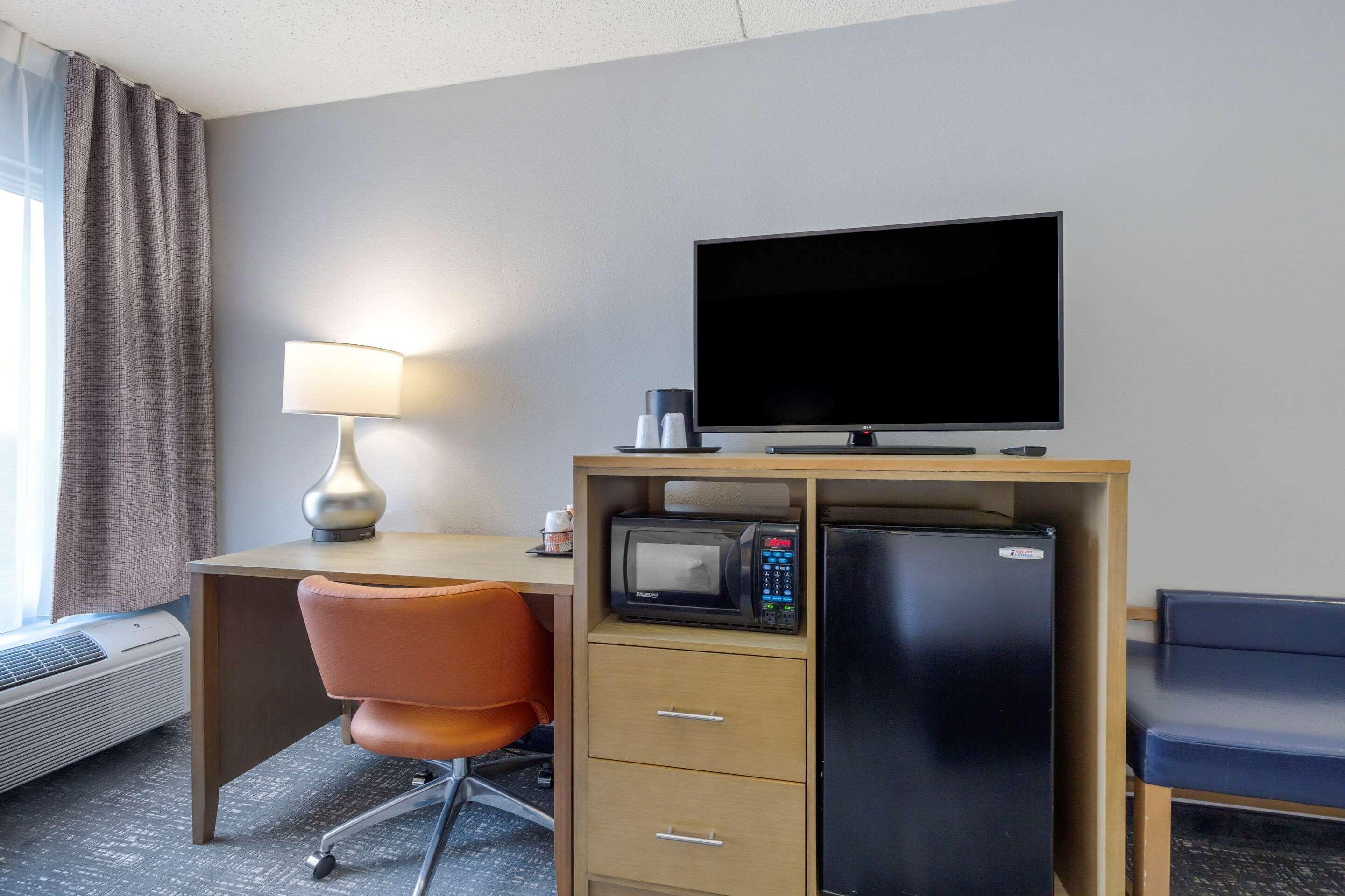 Comfort Inn & Suites Alexandria West Εξωτερικό φωτογραφία