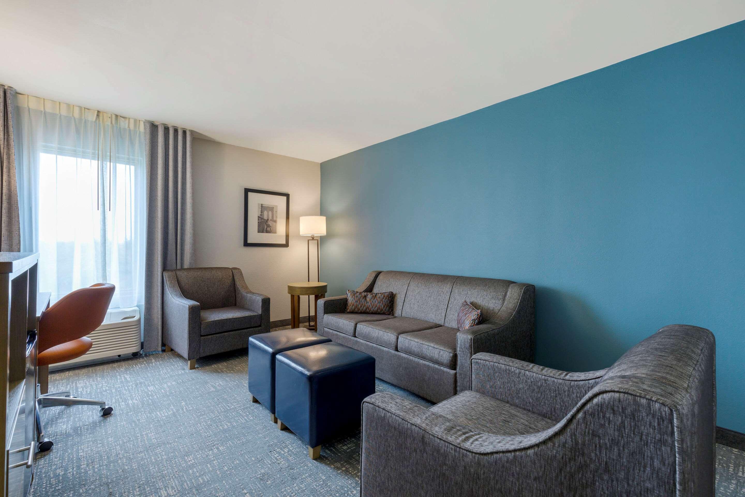 Comfort Inn & Suites Alexandria West Εξωτερικό φωτογραφία