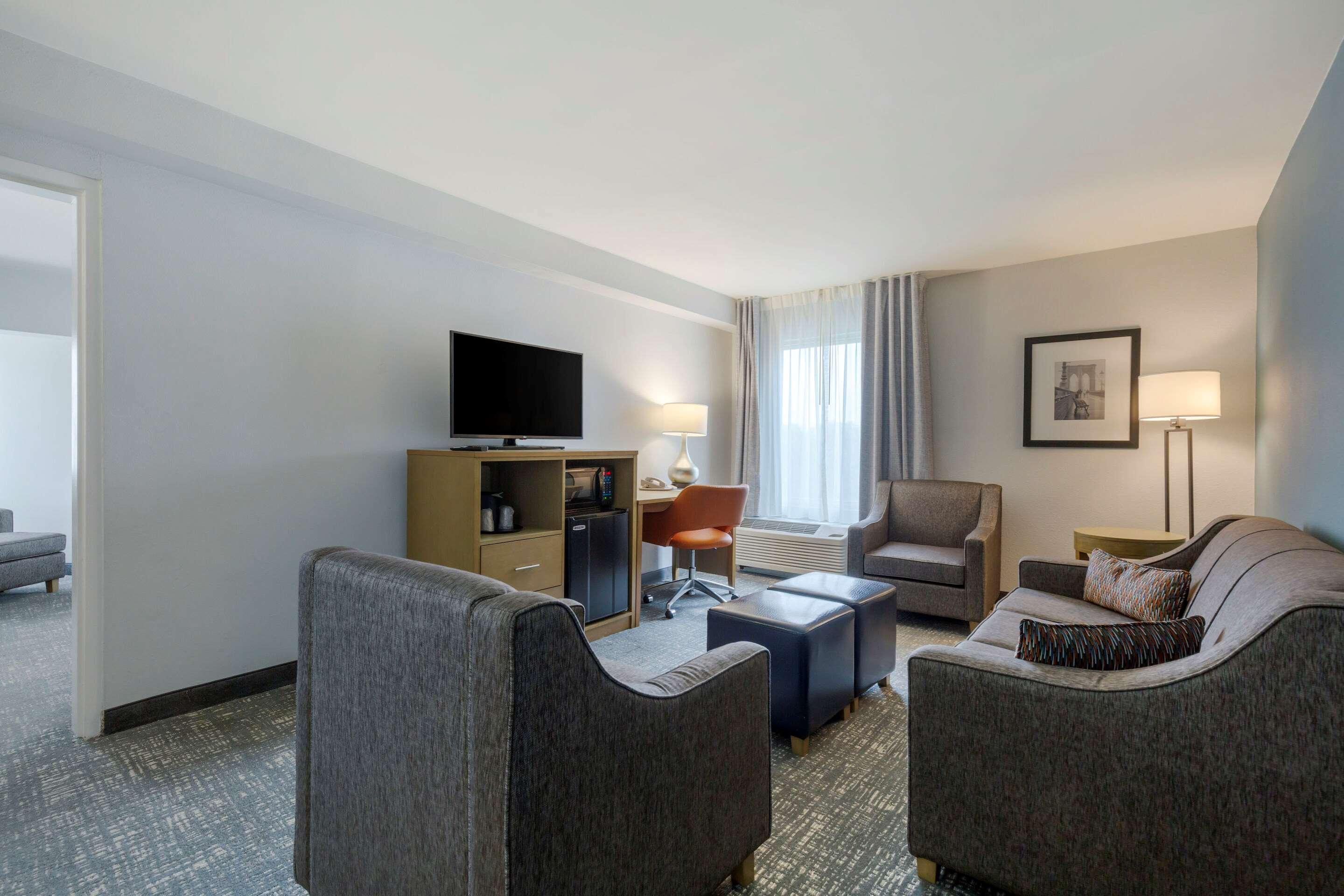 Comfort Inn & Suites Alexandria West Εξωτερικό φωτογραφία