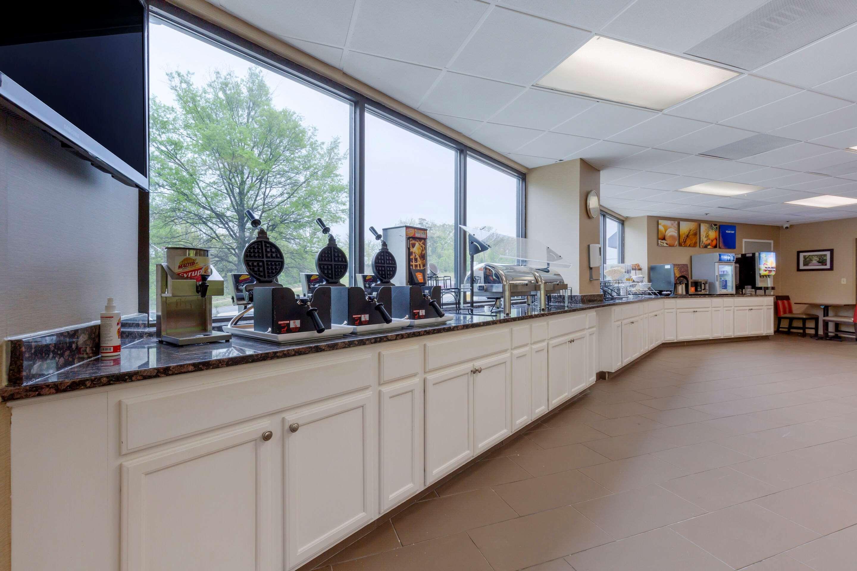 Comfort Inn & Suites Alexandria West Εξωτερικό φωτογραφία
