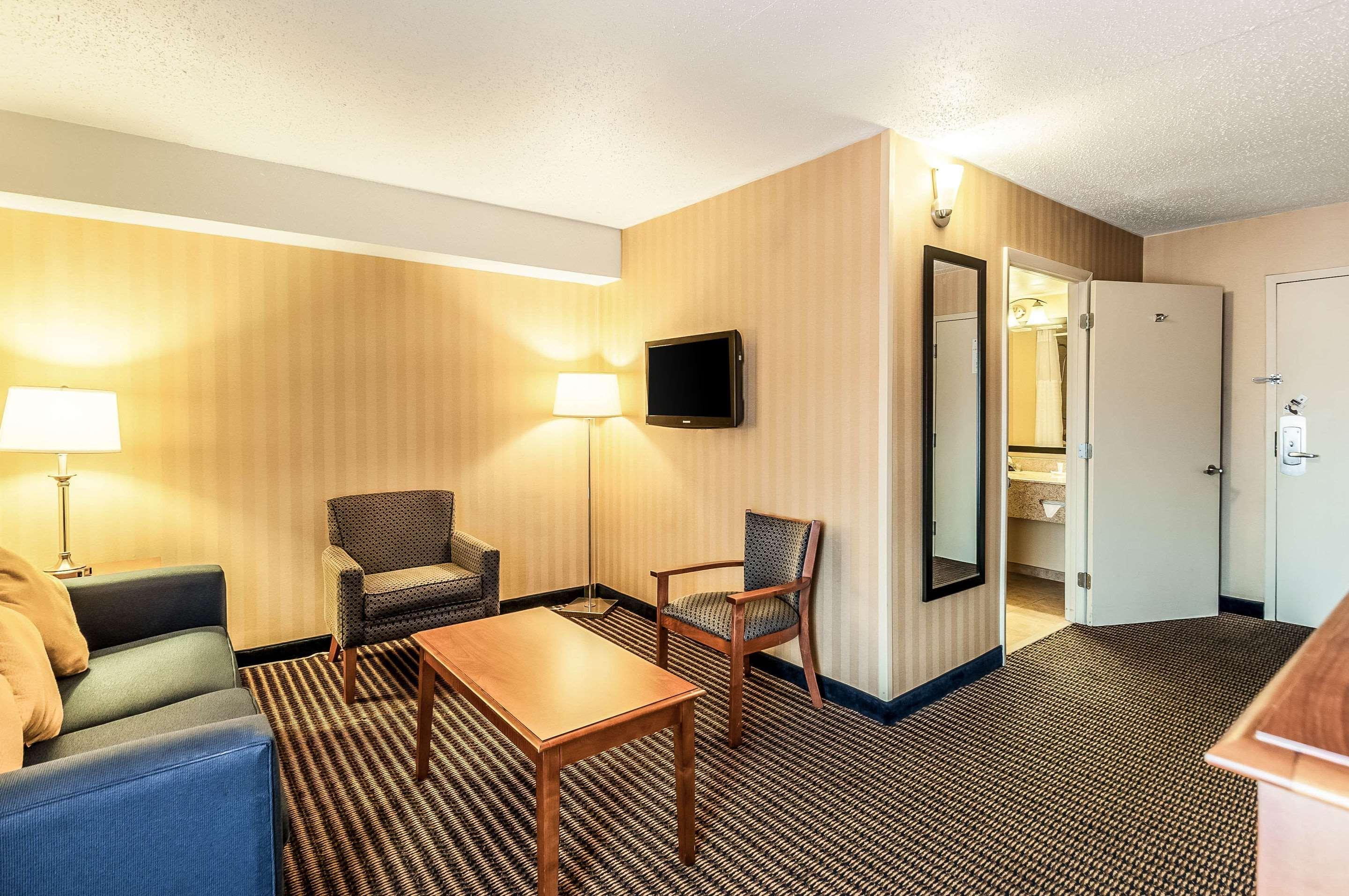 Comfort Inn & Suites Alexandria West Εξωτερικό φωτογραφία